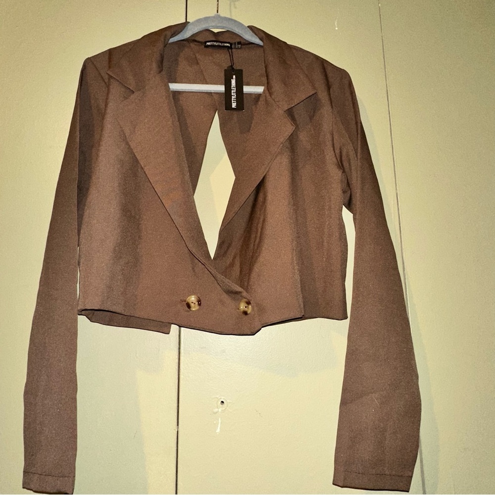 PrettyLittleThing Taupe Cropped Open Back Blazer
